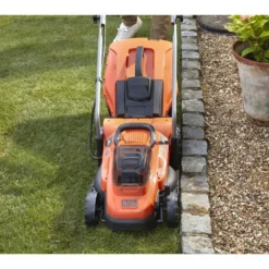 BLACK + DECKER - Tondeuse a gazon sur batterie 18v 33cm de coupe black+decker bcmw3318n-xj - livré sans batterie ni chargeur