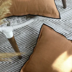 LOVELY CASA - Lovely casa - coussin volant plat feston noir coton