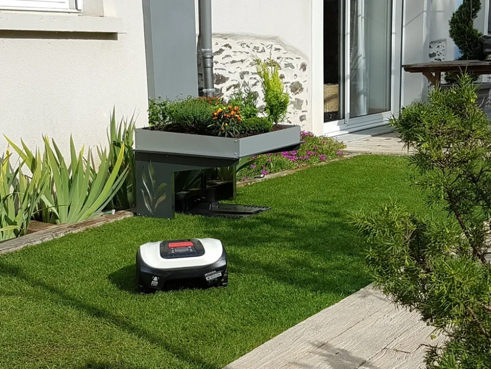 ROBOT PROTECT - Abri Robot Tondeuse Life Jardinière 2 en 1 multimarque 73,5 x 59 x 40 cm | Résistant aux intempéries Protection UV | Made in Europe
